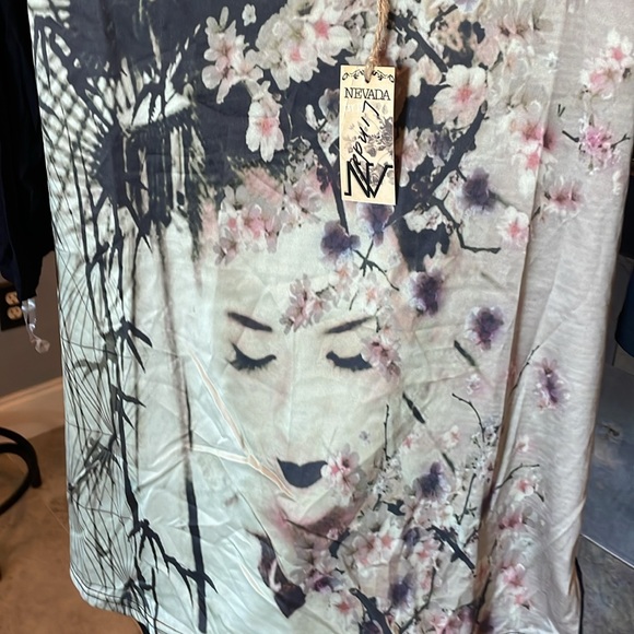 Nevada NEW woman’s top size Med - Picture 2 of 8